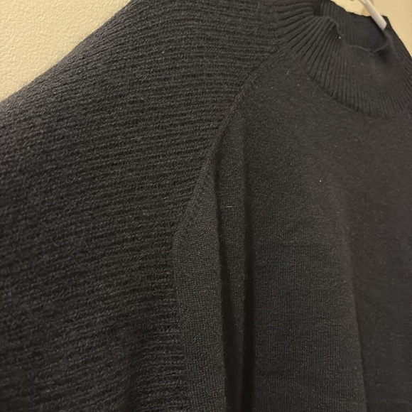 J. McLaughlin Black Turtleneck Sweater Classic Knit - 100% cashmere - Picture 4 of 5
